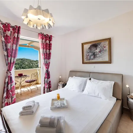 Supreme * Áyios Nikítas