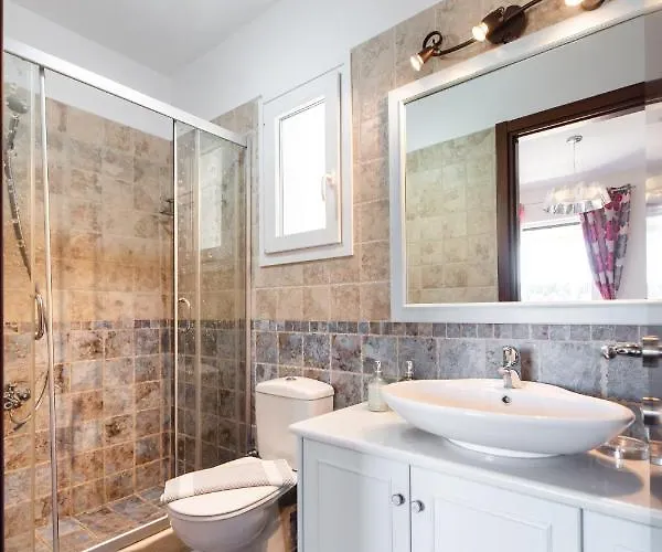 Supreme Вилла Айос-Никитас